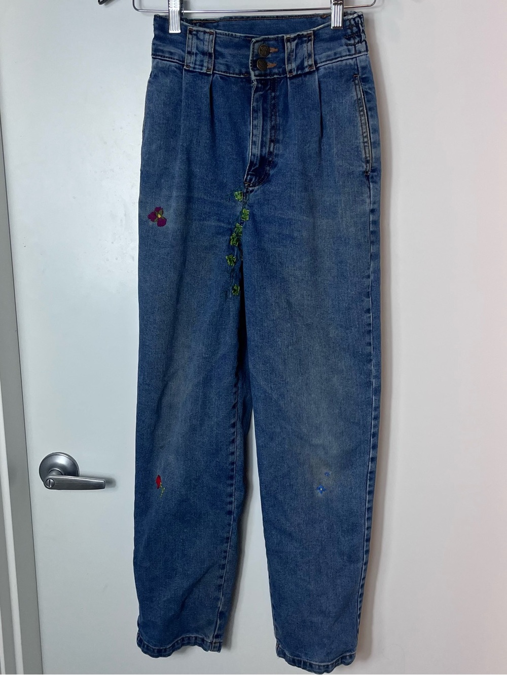 Lucy & Yak Organic Cotton High-Rise Blue Denim Mom Jeans Embroidered Floral‎ 24